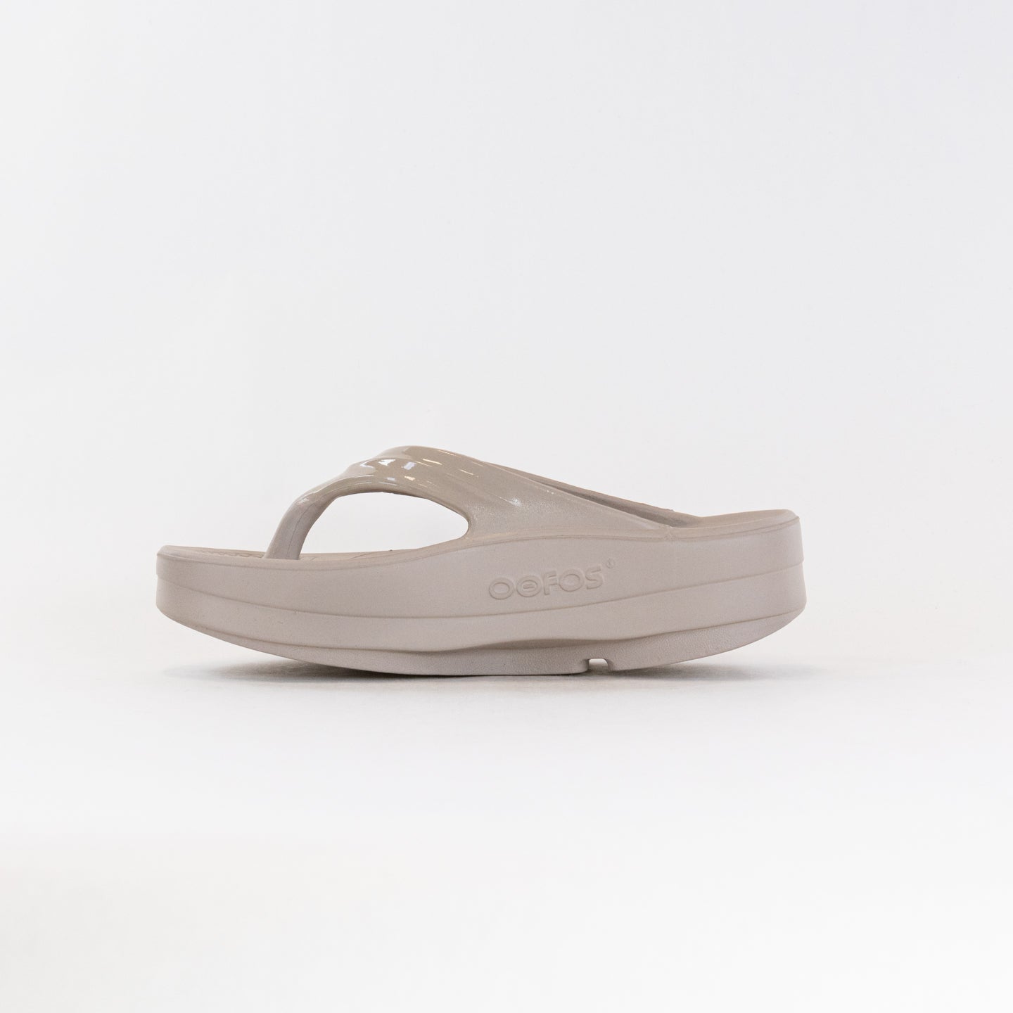 OOFOS Women's Fashionable Nomad OOMega Oolala Thong Sandals for Active Recovery