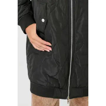 MYSTREE Stylish Quilted Long-Sleeved Bomber Jacket for Fashion Lovers