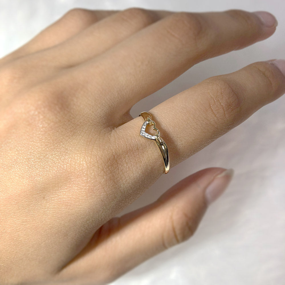 Exquisite 9 Carat Yellow Gold Heart-Shaped Diamond Ring Featuring 1 Brilliant Cut Diamond