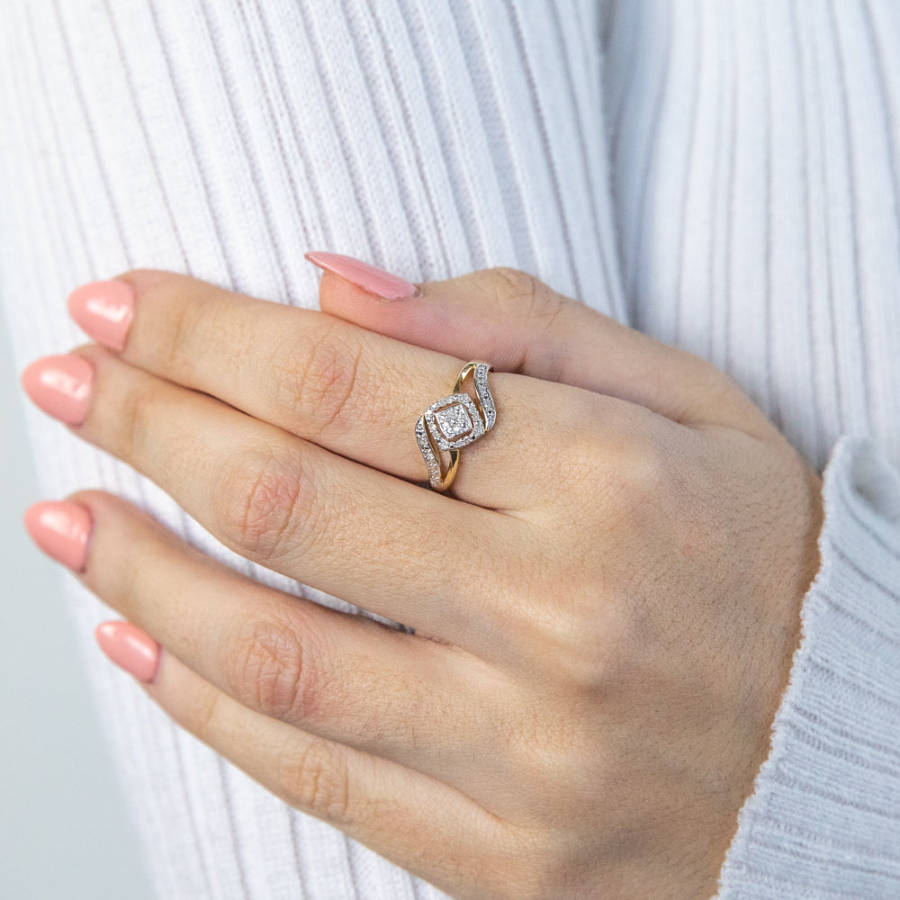 Exquisite 9ct Yellow Gold Ring Adorned with 20 Brilliant - Cut Diamonds