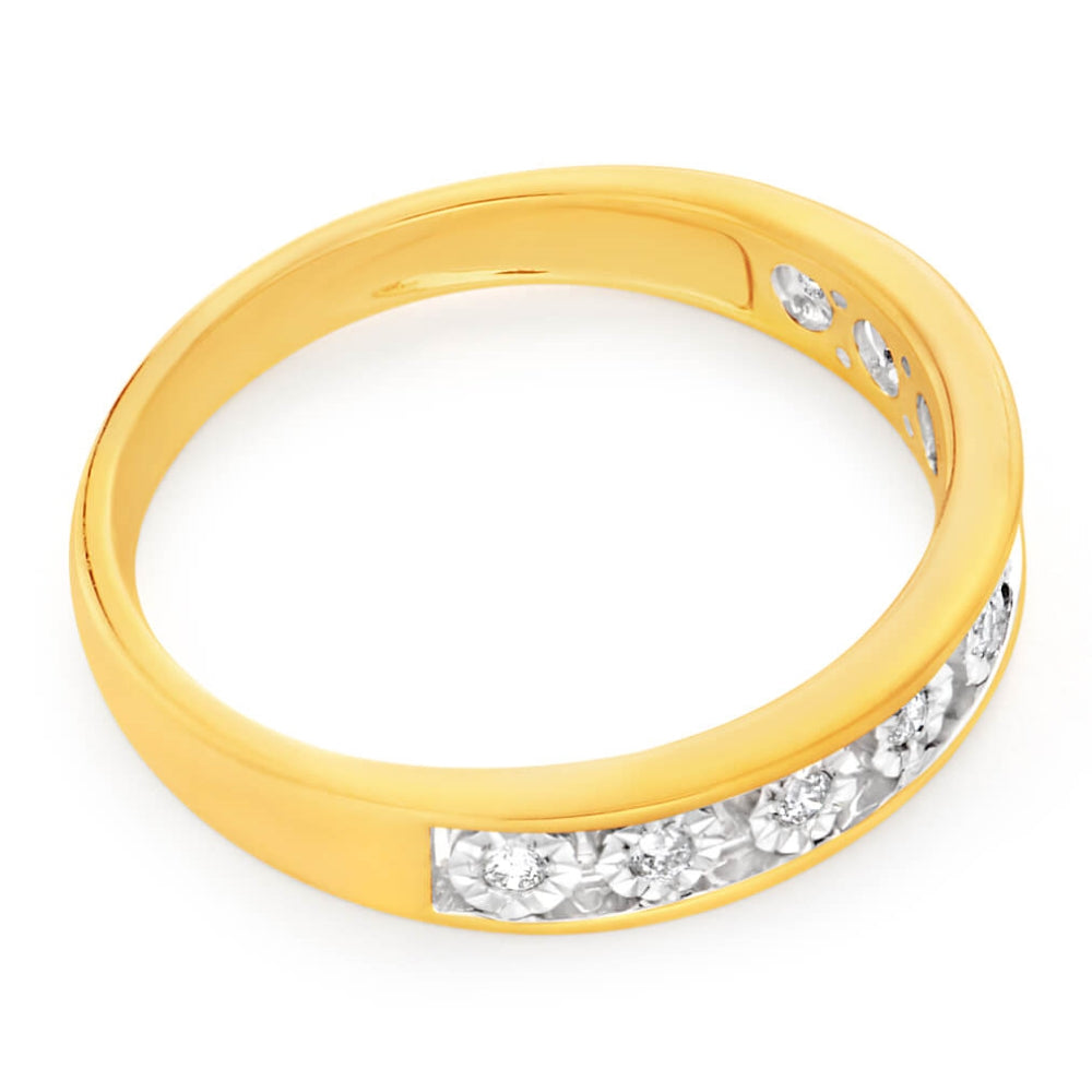 Exquisite 9ct Yellow Gold Diamond Ring Set Adorned with 9 Stunning Brilliant - Cut Diamonds