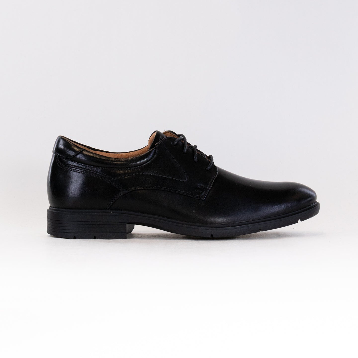 Men's Clarks Eldredge Black Leather Plain Toe Oxford Shoes for Ultimate Comfort