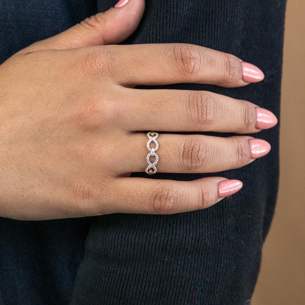Exquisite 9ct Yellow Gold Ring Embellished with Cubic Zirconia