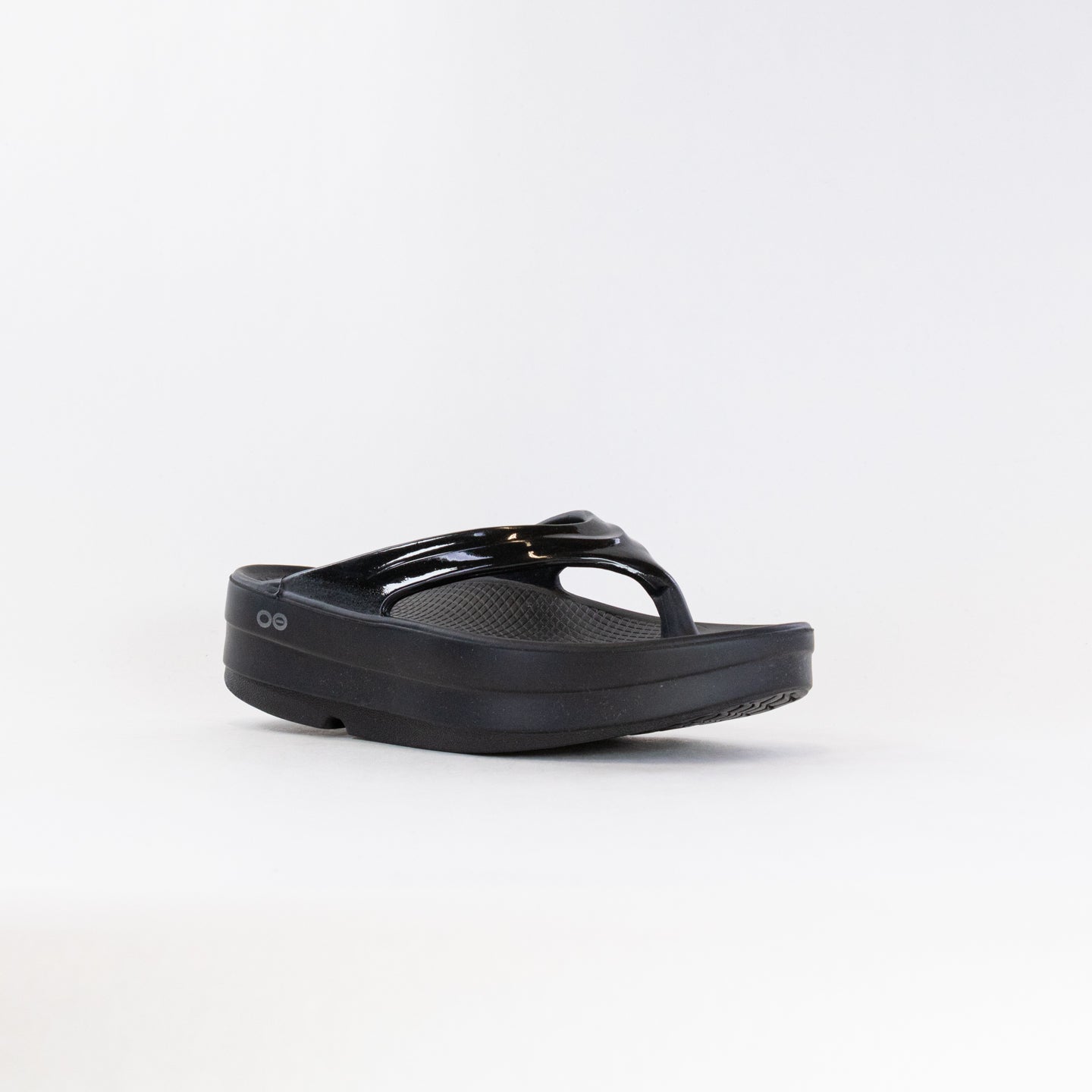 OOFOS Women's Black OOMega Oolala Thong Sandals for Active Recovery