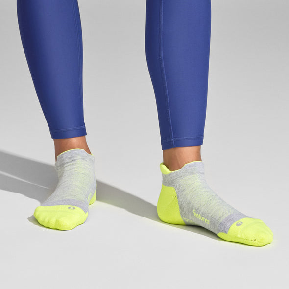 Feetures Elite No Show Tab Socks with Max Cushion - Lightning Design
