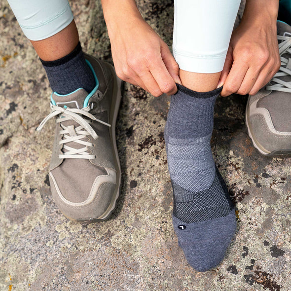 Feetures Gray Trail Max Cushion Quarter Hiking Socks