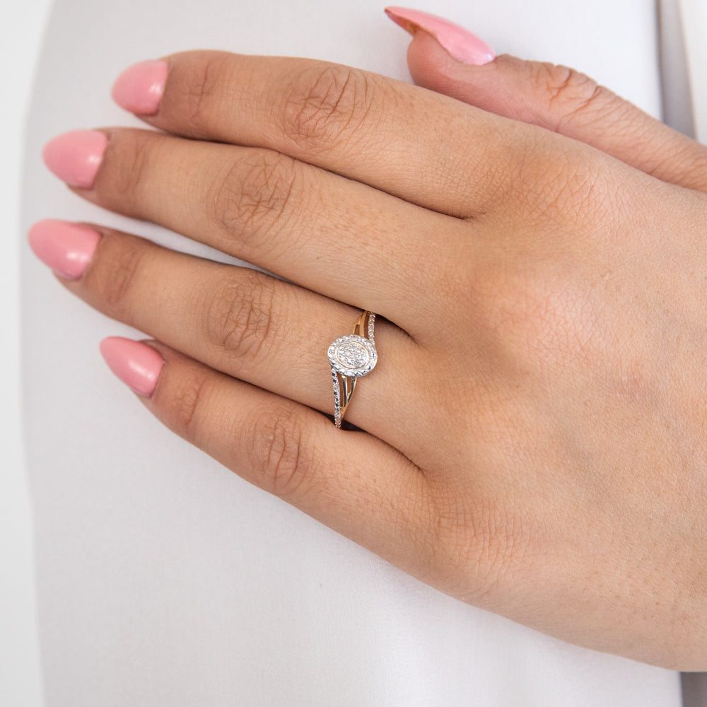 Exquisite 9ct Yellow Gold Ring Set with 14 Sparkling Brilliant Diamonds