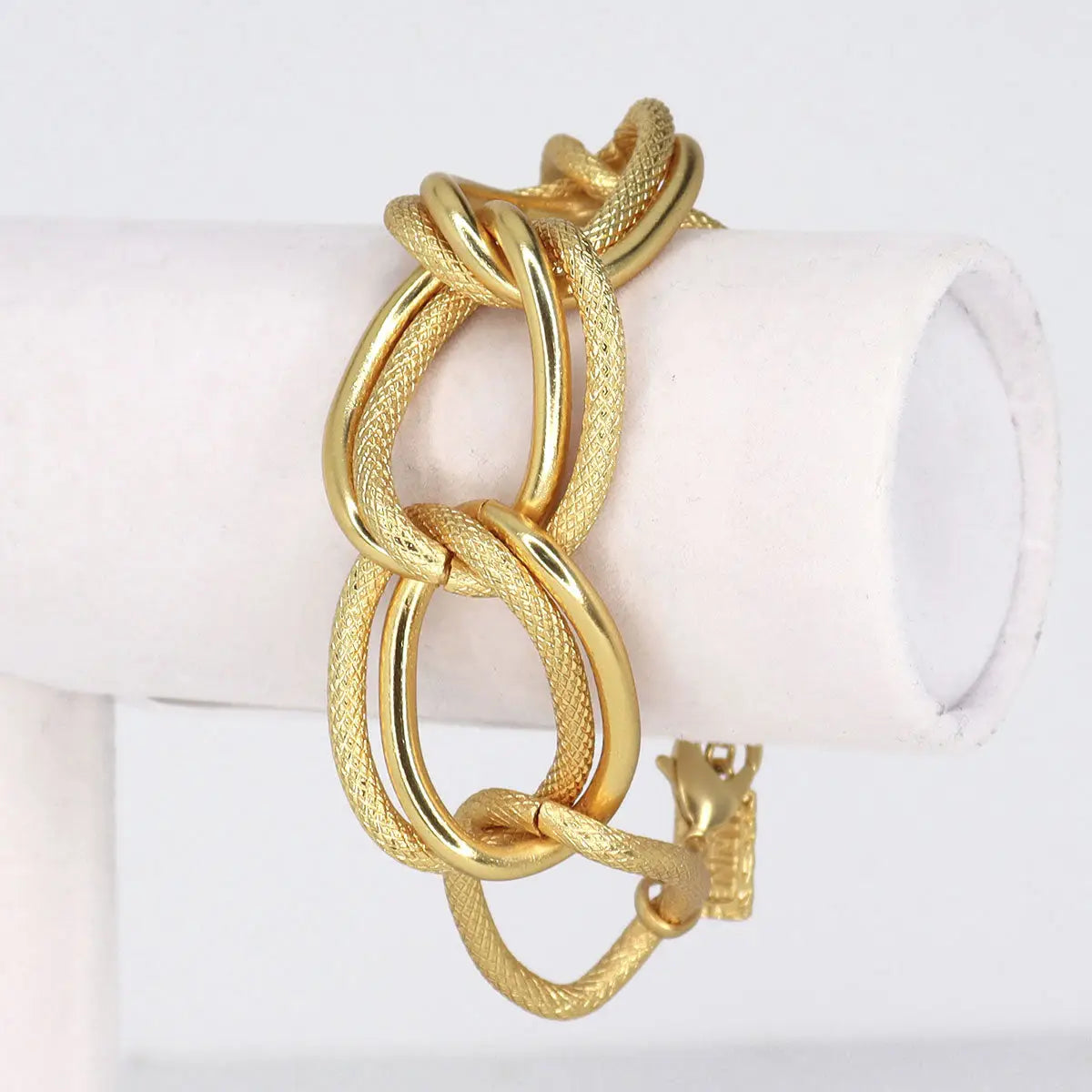 Stylish Oversized Link Bold Statement Bracelet for Fashion Lovers