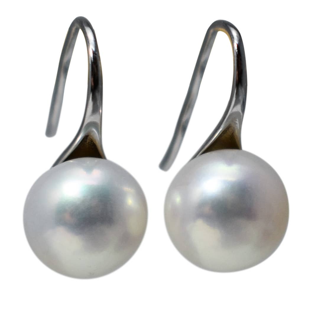 Exquisite Short Hook with Button-Shaped Freshwater Pearl