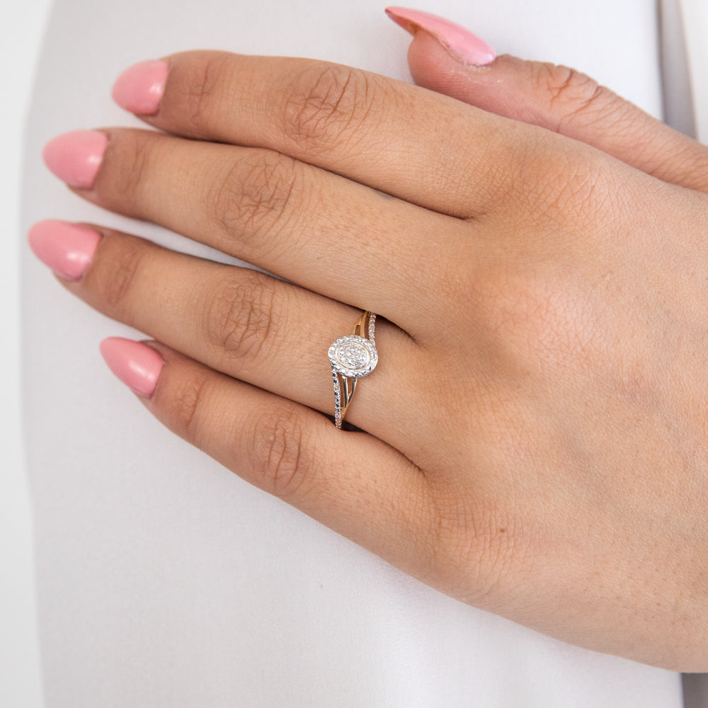 Exquisite 9ct Yellow Gold Ring Set with 14 Sparkling Brilliant Diamonds