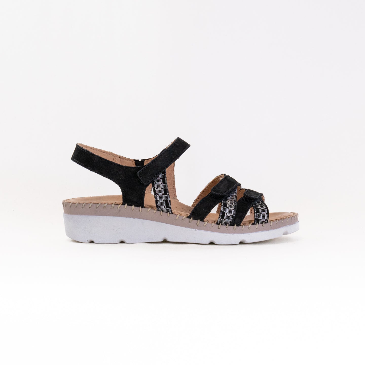 La Plume Women's Fiesta Black Sandals - A Stylish and Comfortable Footwear Choice