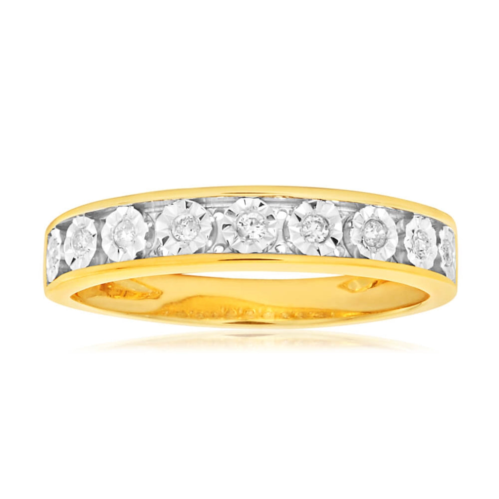 Exquisite 9ct Yellow Gold Diamond Ring Set Adorned with 9 Stunning Brilliant - Cut Diamonds