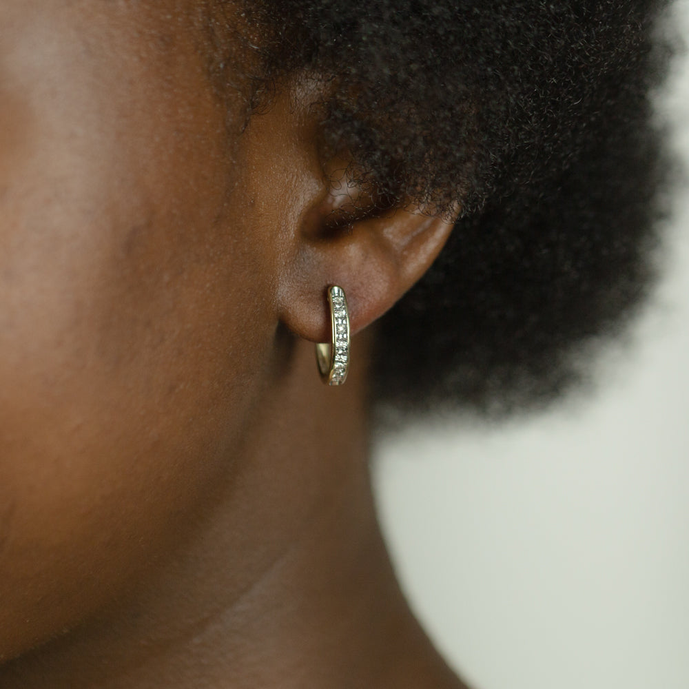 Stunning 9 Carat Yellow Gold Diamond Hoop Earrings Featuring 14 Brilliantly Cut Diamonds - A Timeless Jewelry Piece