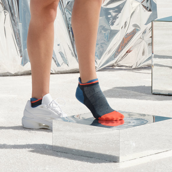 Feetures Elite No Show Tab Socks in Atmospheric Blue with Max Cushion