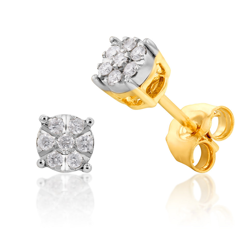 Exquisite 9 Carat Yellow Gold Stud Earrings Embellished with 14 Brilliant Diamonds