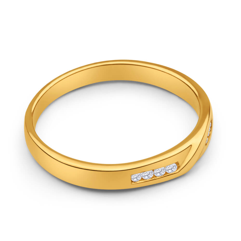 Stunning 9ct Yellow Gold Diamond Ring Set Featuring 8 Points of Sparkling Brilliant Diamonds, Ideal for Jewelry Lovers