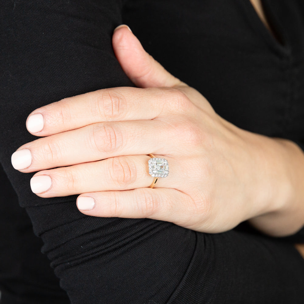 Exquisite 9ct Yellow Gold Ring with Rectangle Cubic Zirconia Stones