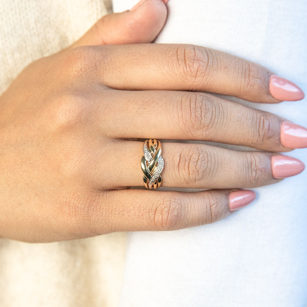 Exquisite 9ct Yellow Gold Ring Set with 5 Sparkling Diamonds in Wagara Wave Design