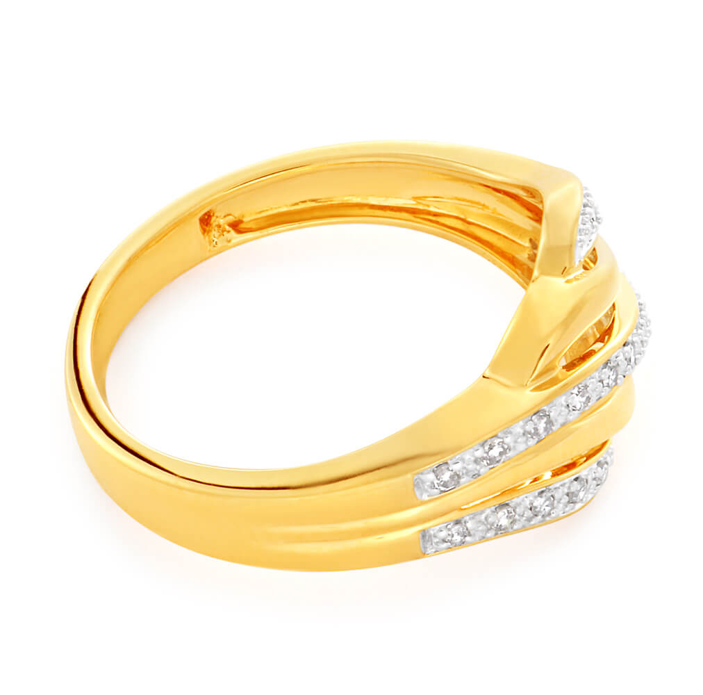 Exquisite 9ct Yellow Gold Ring Set Adorned with 22 Stunning Brilliant Diamonds