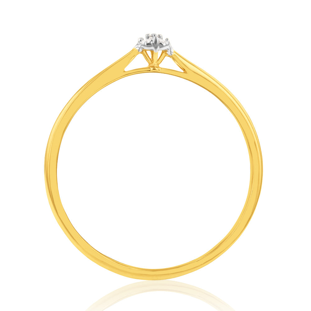 Exquisite 9-carat Yellow Gold Single Diamond Solitaire Engagement and Wedding Ring