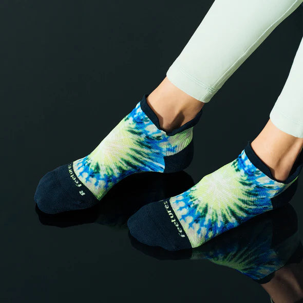 Feetures Elite Light Cushioned Tab Socks Limited Edition Tie - Dye in Electric Sunburst Color