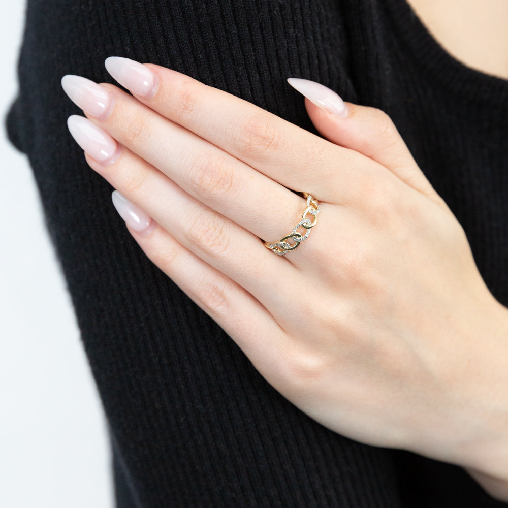 Stunning 9-Carat Yellow Gold Chain-Style Diamond Ring for Women