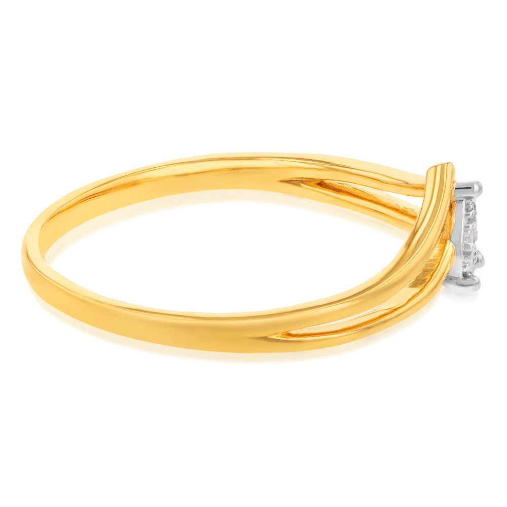 Stunning 9ct Yellow Gold Ring with Exquisite Pear - Shaped Diamond