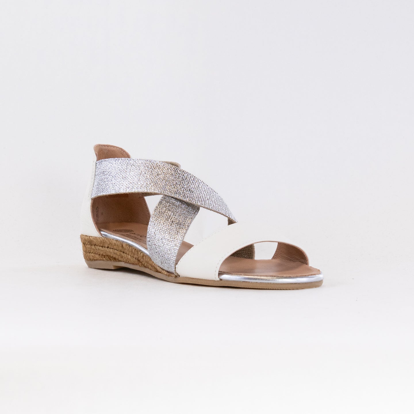Stylish Eric Michael Women's White Mia Sandals for Fashionable Entrances