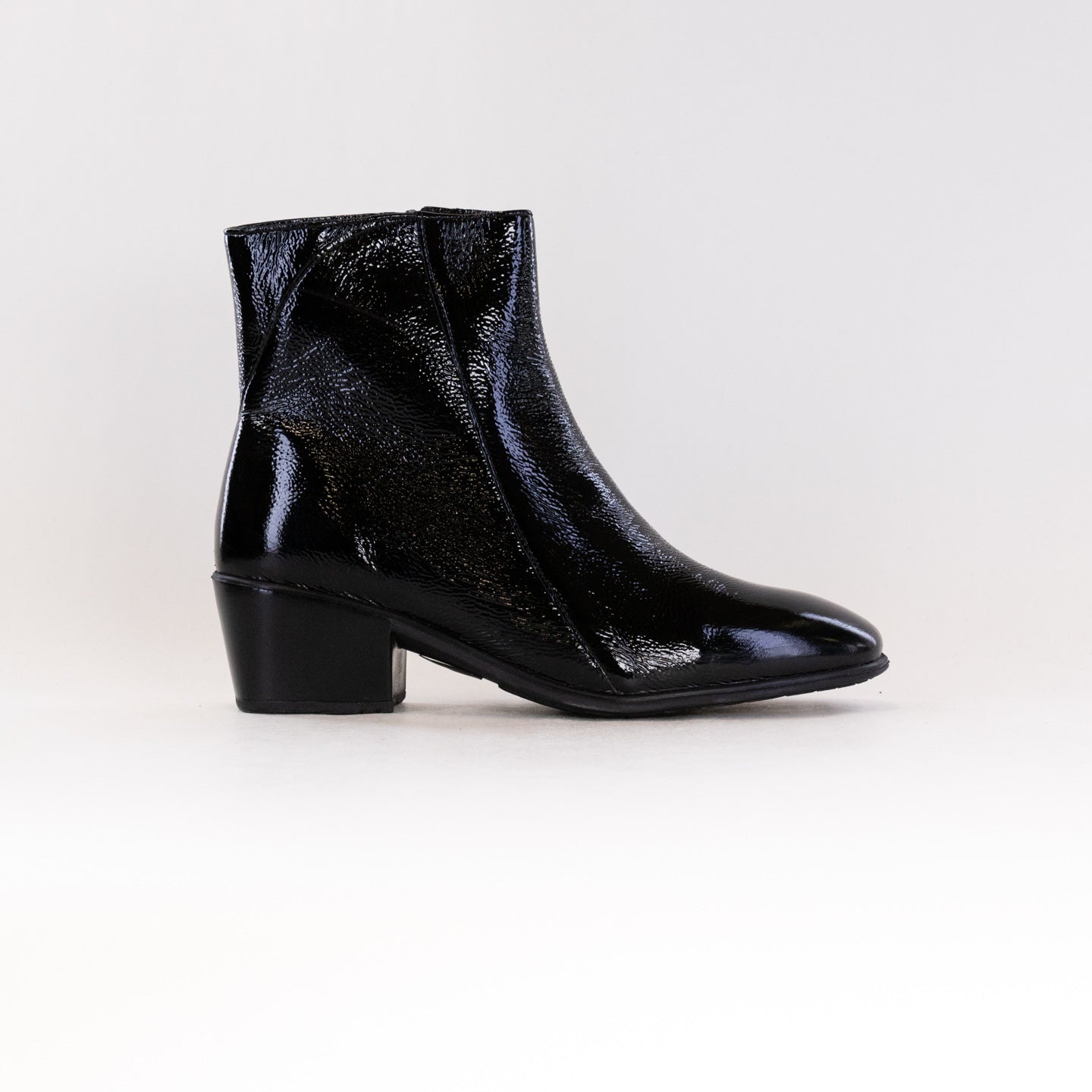 Naot Women's Stylish Chelsea Boot - Black Crinkle Patent Leather Goodie