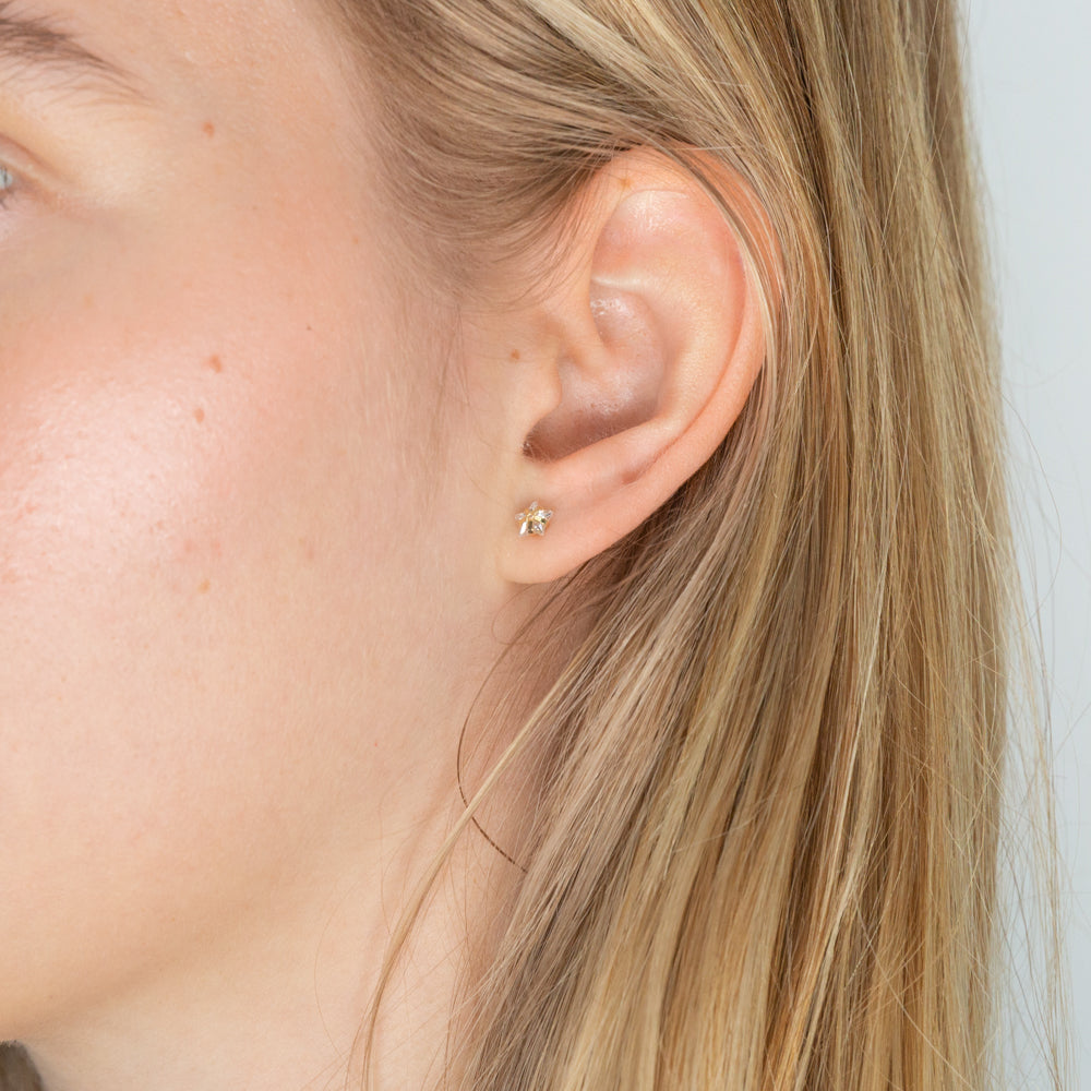 Gorgeous 9ct Yellow Gold Cubic Zirconia Star-Shaped Stud Earrings