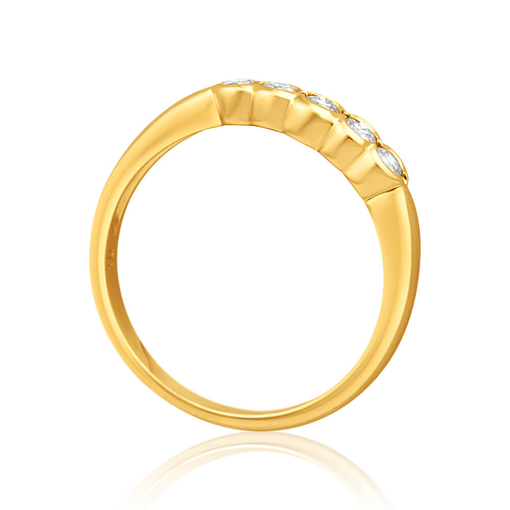 Exquisite 9 Carat Yellow Gold Bridal Diamond Ring Set Featuring 5 Sparkling Brilliant Cut Diamonds