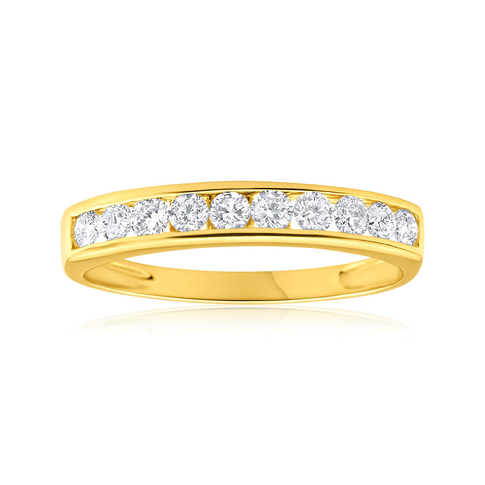 Exquisite 9ct Yellow Gold Ring Set with 10 Sparkling Brilliant Cut Diamonds