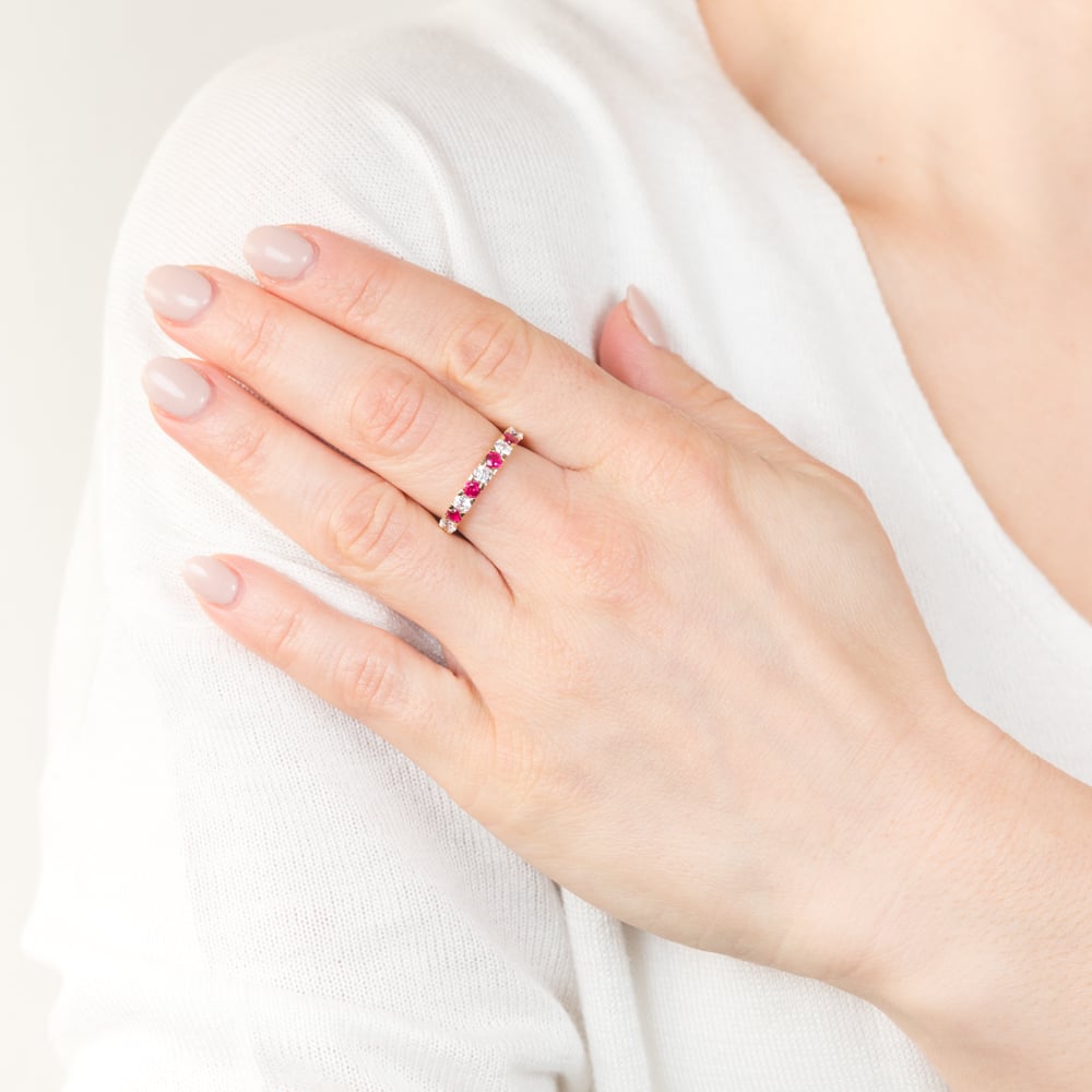 Stunning 9ct Yellow Gold Ring Embellished with Cubic Zirconia and Synthetic Rubies