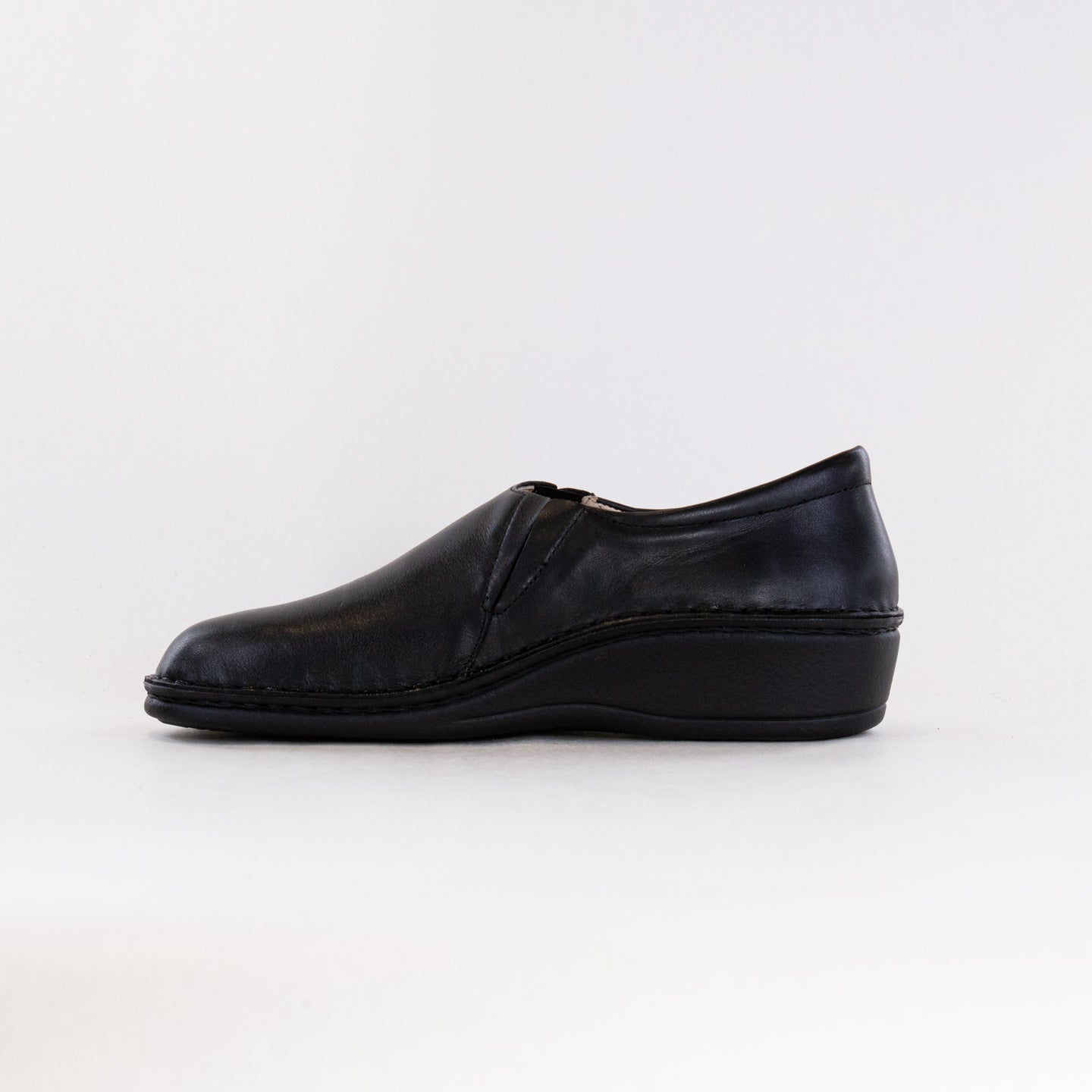 Women's Finn Comfort Newport Black Leather Casual Slides