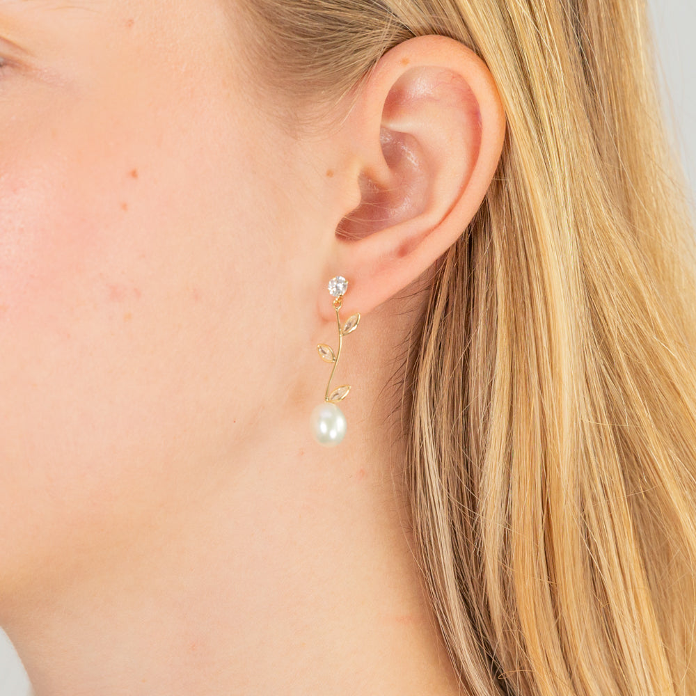 Stunning 9ct Yellow Gold Cubic Zirconia and Pearl Flower Drop Earrings