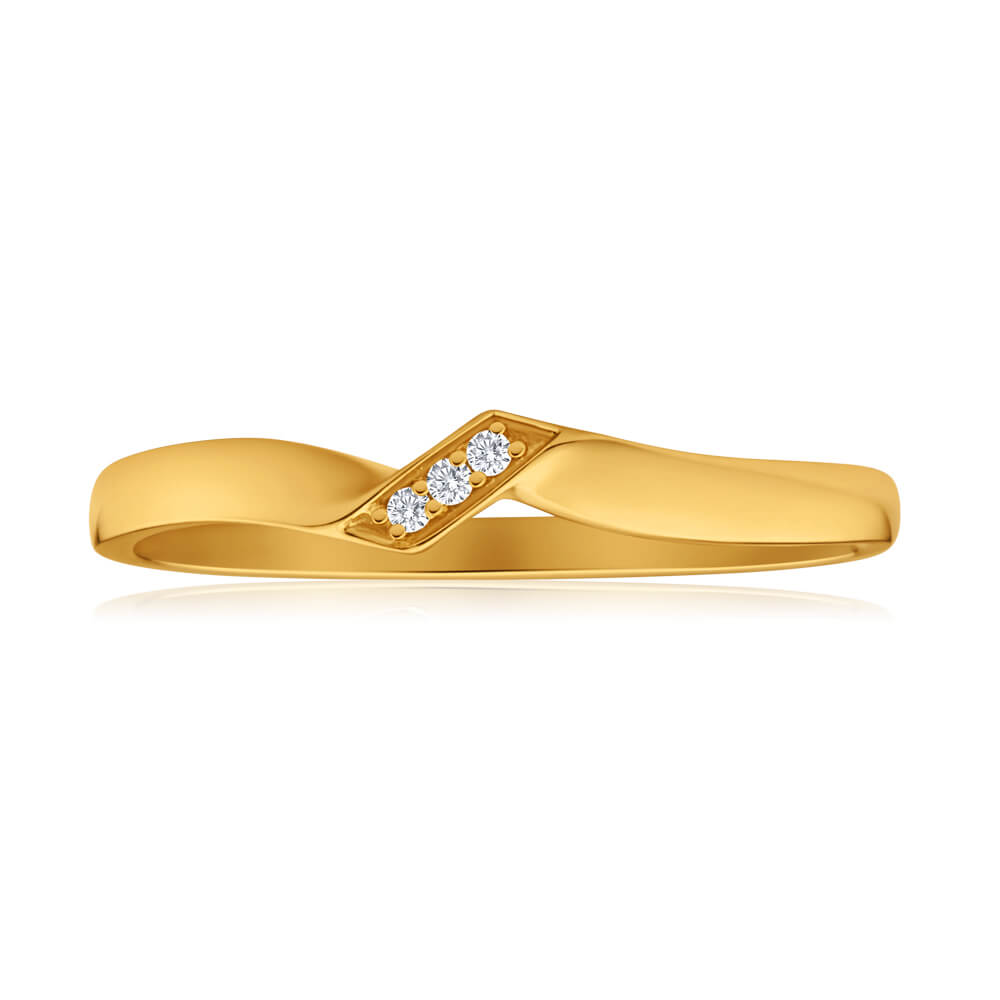 Exquisite 9ct Yellow Gold Ring Embellished with Round Brilliant Cut Diamonds for Simple Occasions