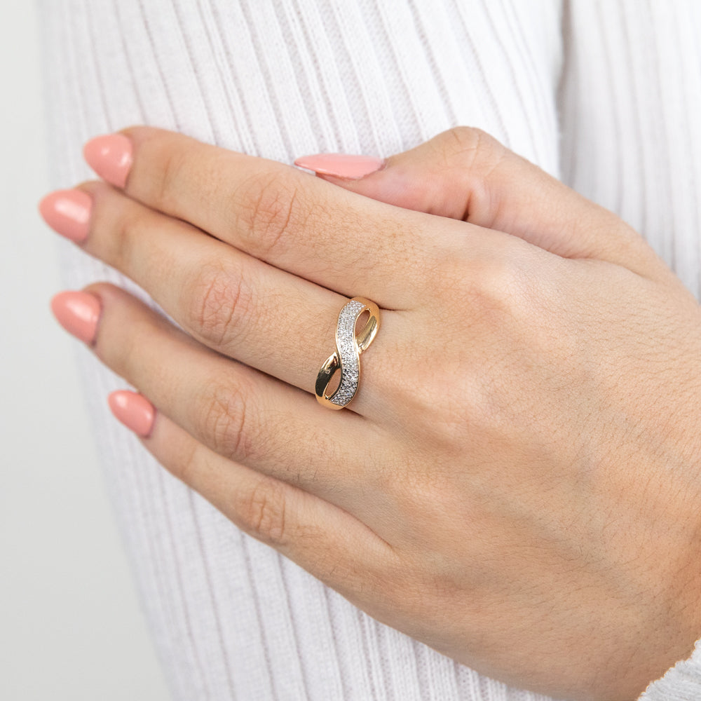 Stunning 9ct Yellow Gold Ring with 20 Brilliant Diamonds in Cross Over Design