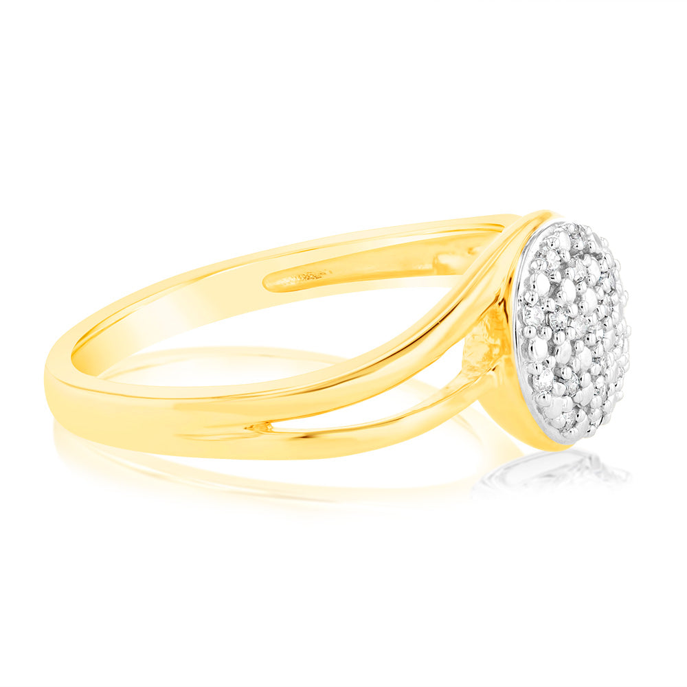 Exquisite 9ct Yellow Gold Ring Embellished with 19 Sparkling Brilliant Cut Diamonds