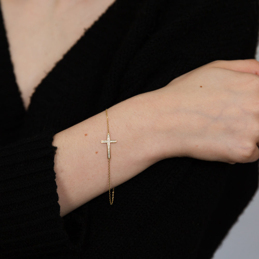 18.4cm 9 Carat Yellow Gold Bracelet with Cubic Zirconia-Embellished Cross