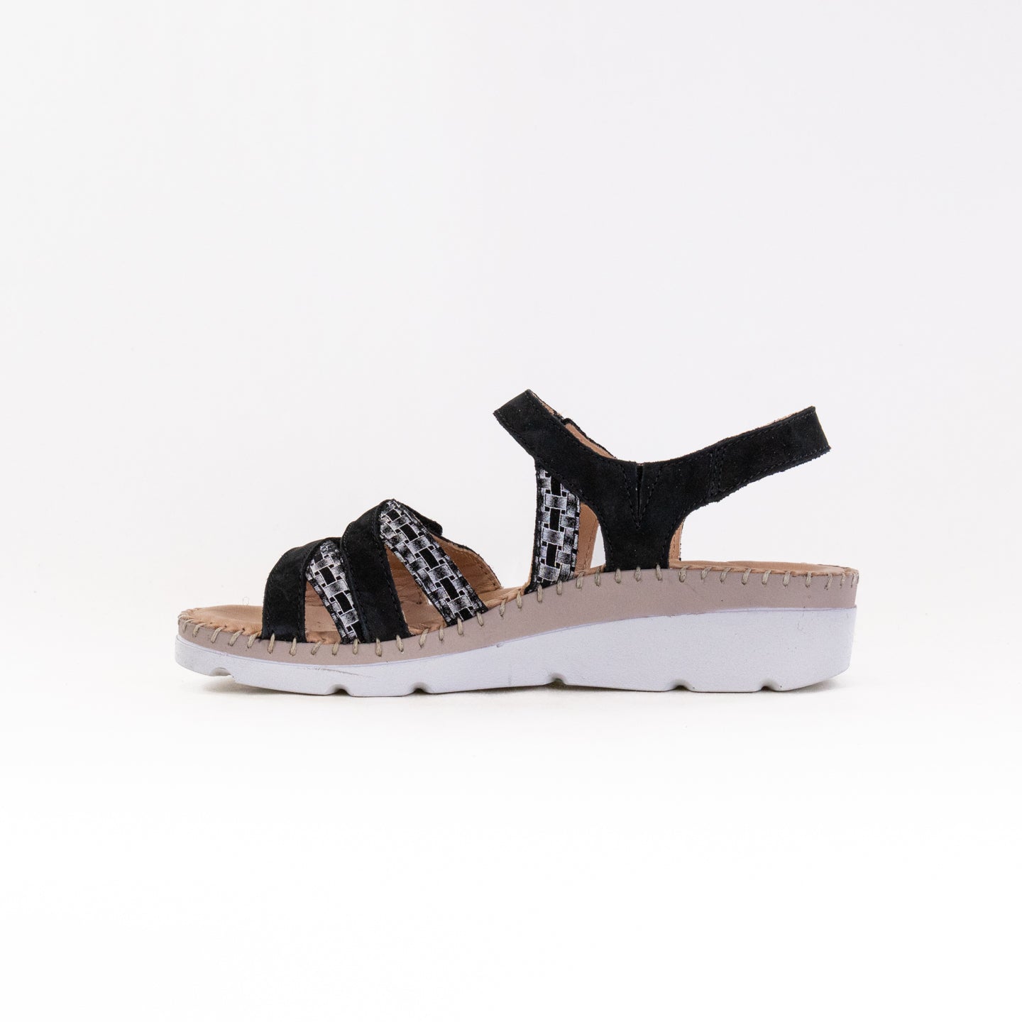 La Plume Women's Fiesta Black Sandals - A Stylish and Comfortable Footwear Choice