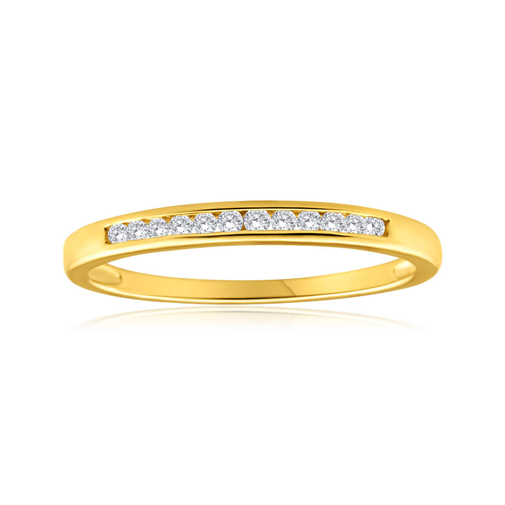 Stunning 9ct Yellow Gold Ring Set with 12 Sparkling Brilliant Diamonds