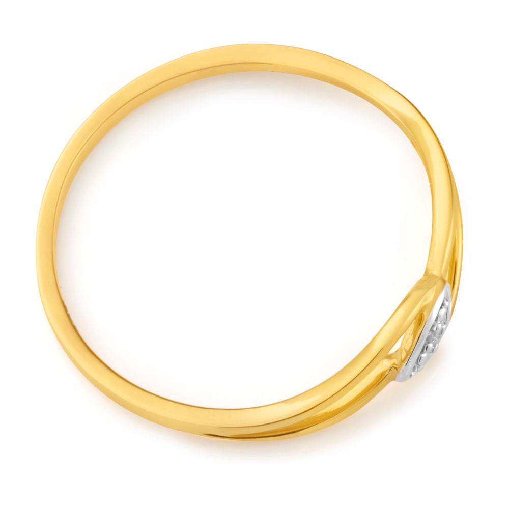 Exquisite 9ct Yellow Gold Ring with a Single Brilliant Cut Diamond