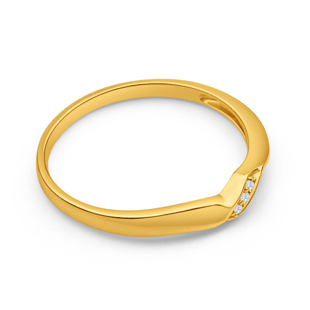 Exquisite 9ct Yellow Gold Ring Embellished with Round Brilliant Cut Diamonds for Simple Occasions