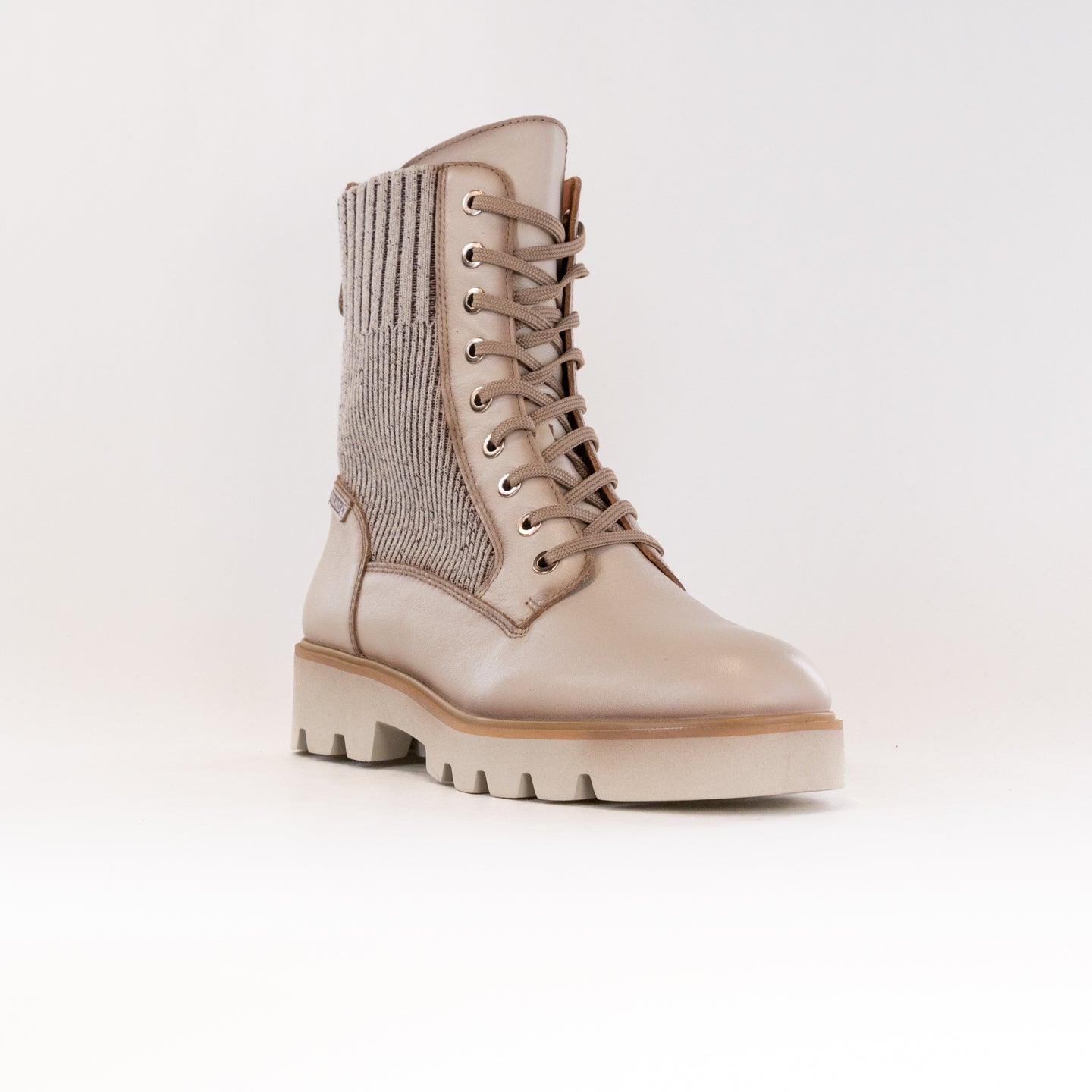 Pikolinos Women's Marfil Lace-up Ankle Boots with Distinctive Style
