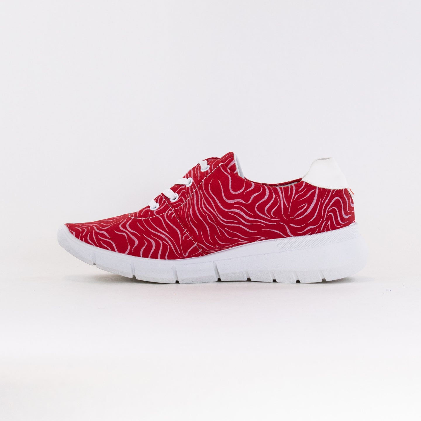 Arcopedico Women's L76 Casual Sneakers in Vibrant Red