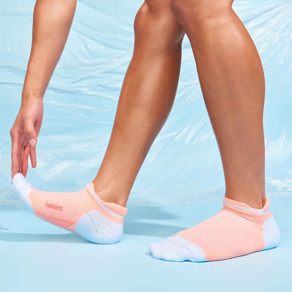 Feetures Freestyle Elite Max Cushion Tab Socks in Vibrant Reef Color