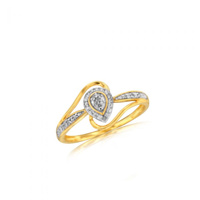 Exquisite 9ct Yellow Gold Ring Adorned with 14 Sparkling Brilliant Diamonds