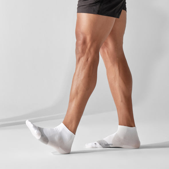 Feetures Ultra Light Elite Quarter Socks - White Color