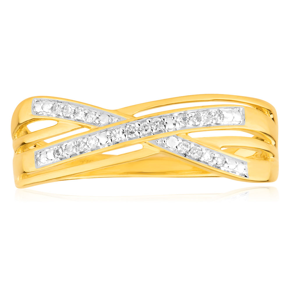 Exquisite 9 Carat Yellow Gold Diamond Ring Adorned with 20 Sparkling Brilliant Diamonds
