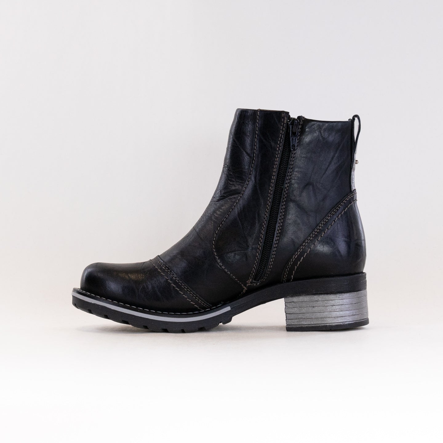 Stylish Black Women's Dromedaris Ankle Boots with Unique Features